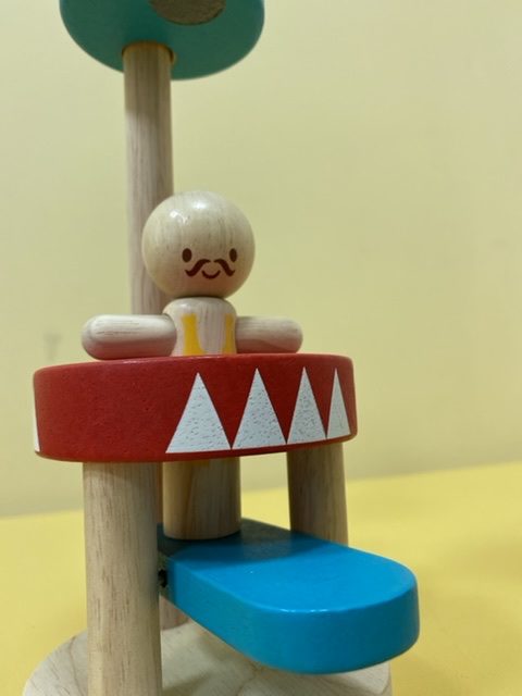 日本の木製玩具デザイナー松島洋一さんの考案